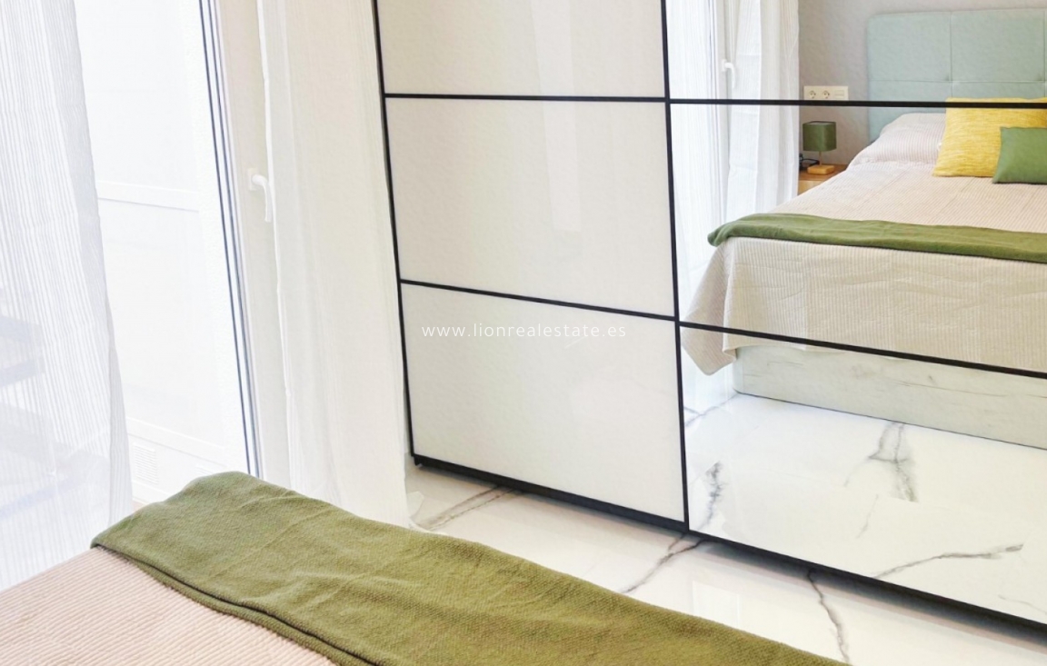 Resale - Apartment / flat - Torrevieja - Playa del Cura