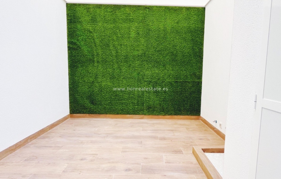 Resale - Apartment / flat - Torrevieja - Playa del Cura