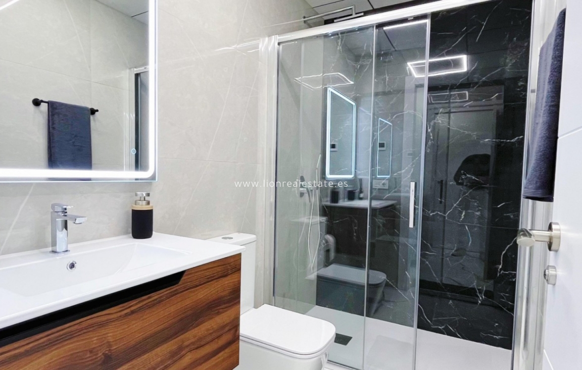 Resale - Apartment / flat - Torrevieja - Playa del Cura