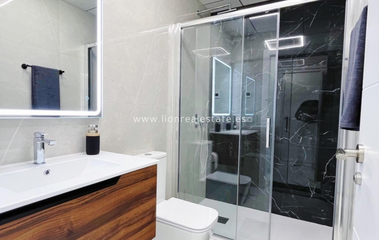 Resale - Apartment / flat - Torrevieja - Playa del Cura