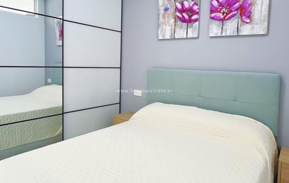 Resale - Apartment / flat - Torrevieja - Playa del Cura