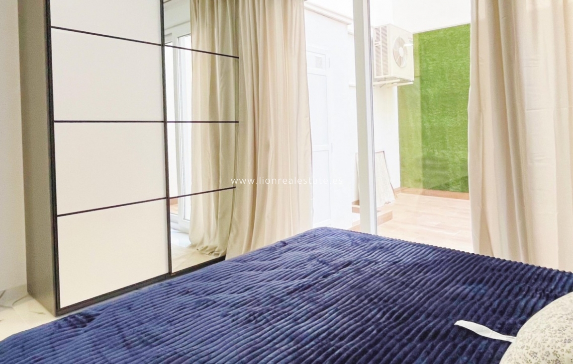 Resale - Apartment / flat - Torrevieja - Playa del Cura