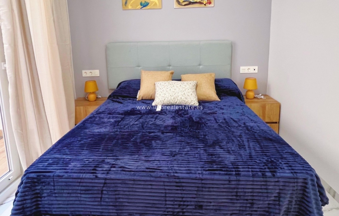 Resale - Apartment / flat - Torrevieja - Playa del Cura