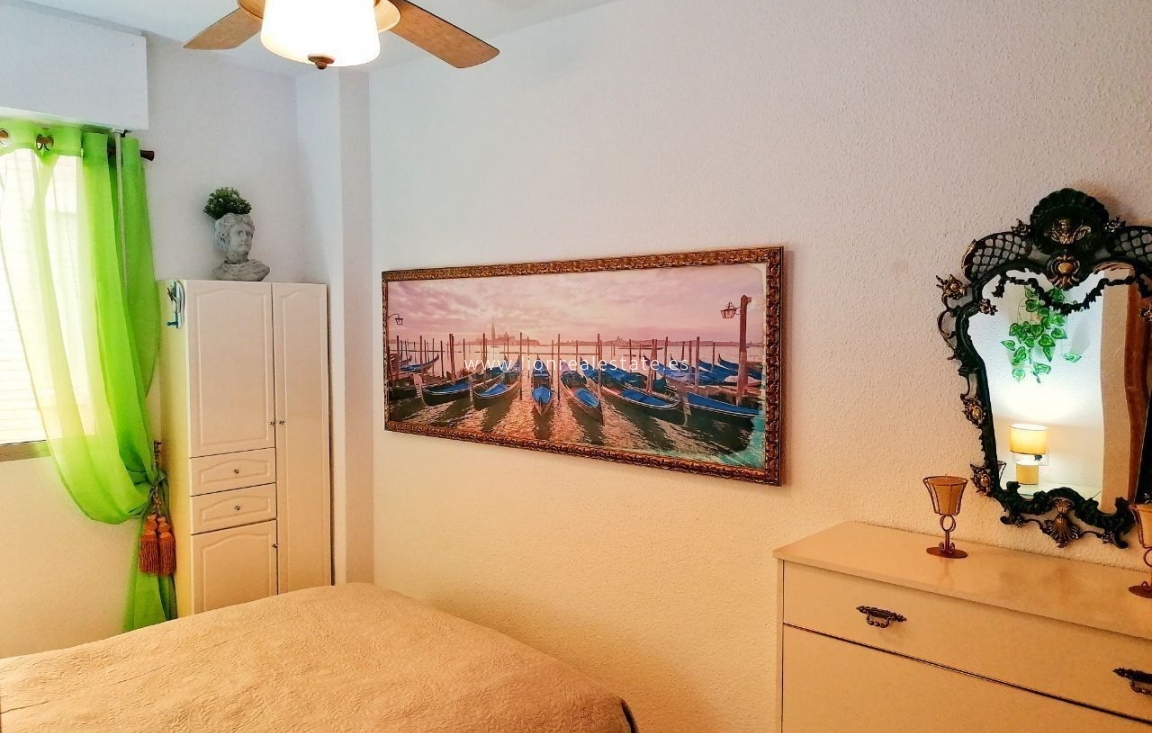 Resale - Apartment / flat - Torrevieja - Playa del cura