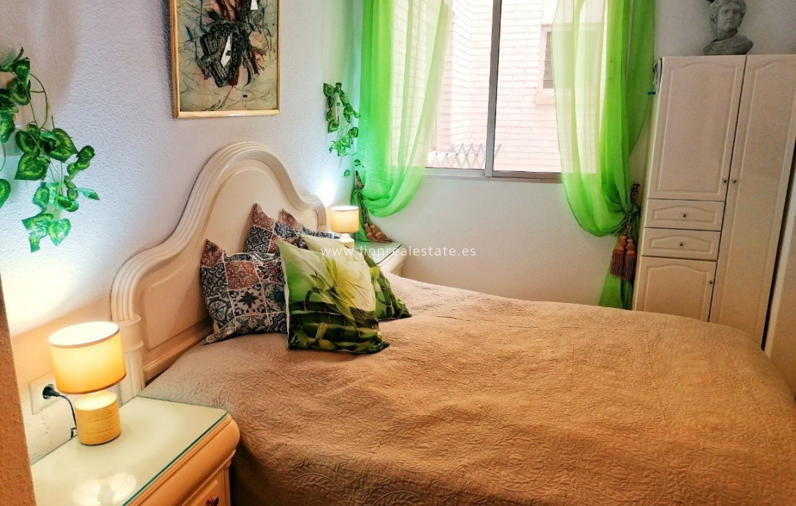 Resale - Apartment / flat - Torrevieja - Playa del cura