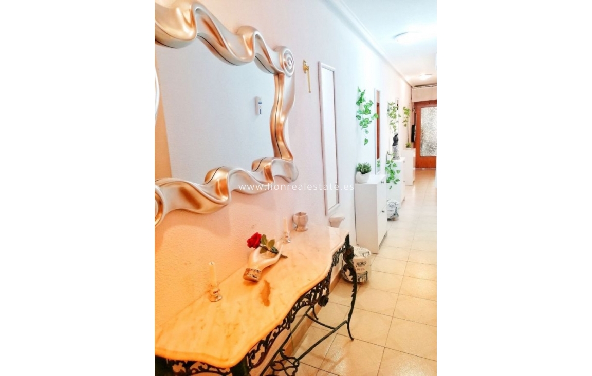 Resale - Apartment / flat - Torrevieja - Playa del cura