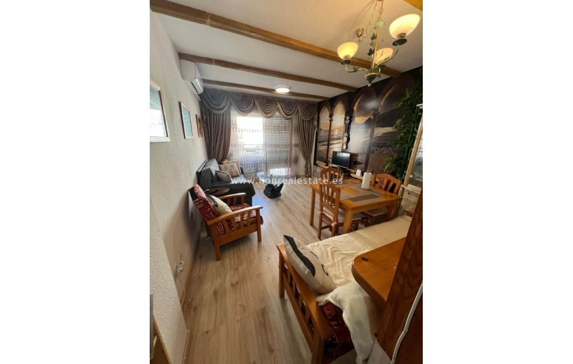 Resale - Apartment / flat - Torrevieja - Playa del cura