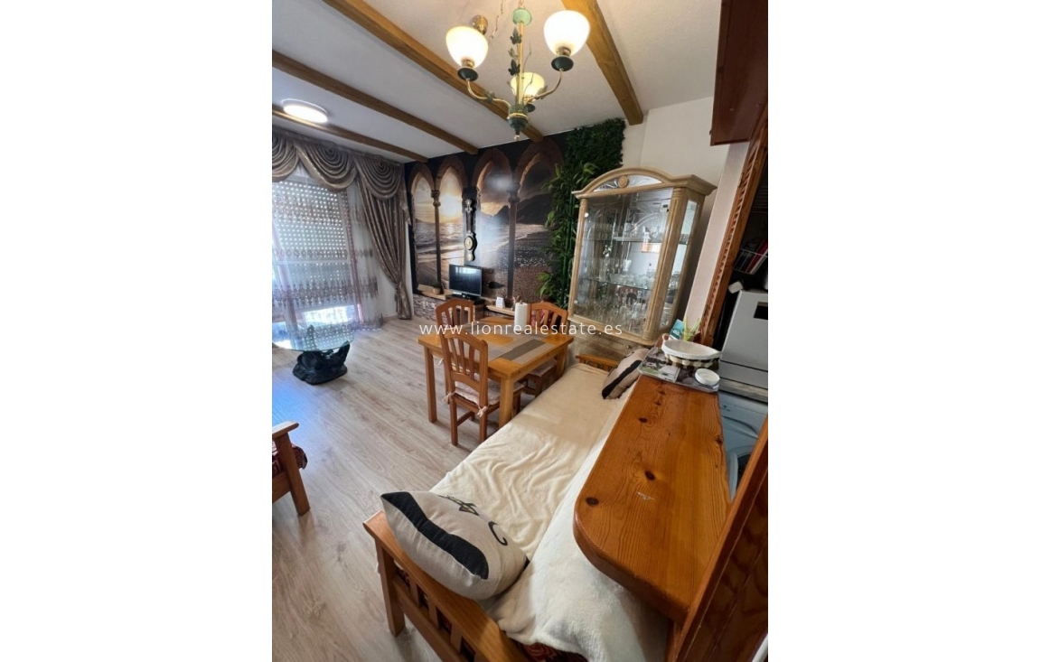 Resale - Apartment / flat - Torrevieja - Playa del cura