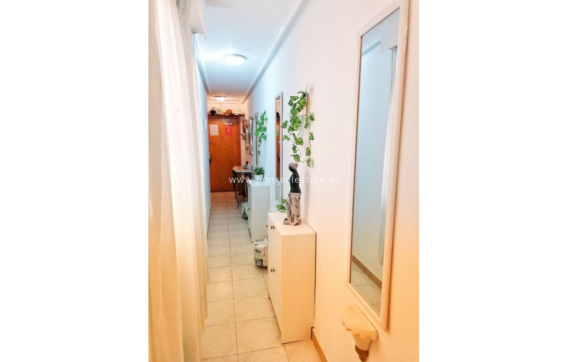 Resale - Apartment / flat - Torrevieja - Playa Del Cura