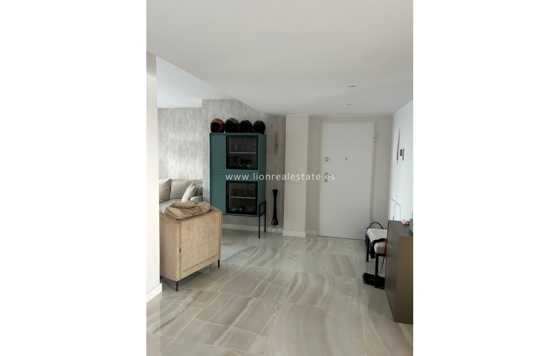 Resale - Apartment / flat - Torrevieja - Punta Prima