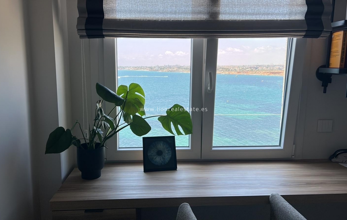 Resale - Apartment / flat - Torrevieja - Punta Prima