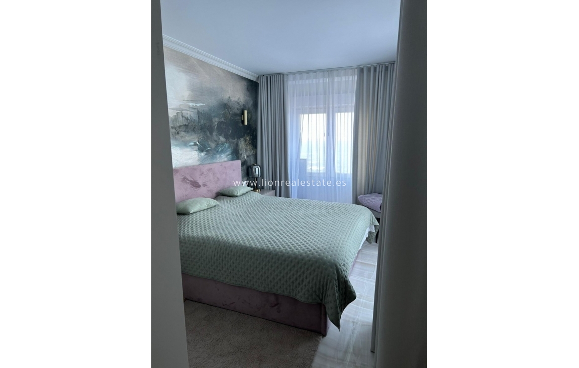 Resale - Apartment / flat - Torrevieja - Punta Prima