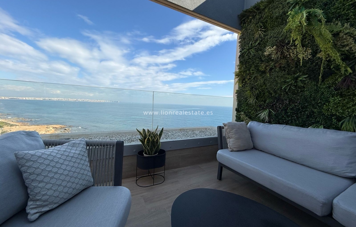 Resale - Apartment / flat - Torrevieja - Punta Prima