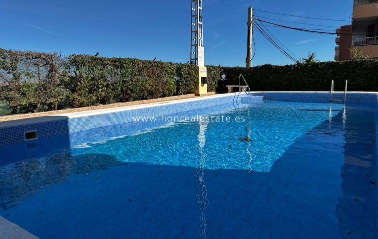 Resale - Apartment / flat - Torrevieja - Punta Prima