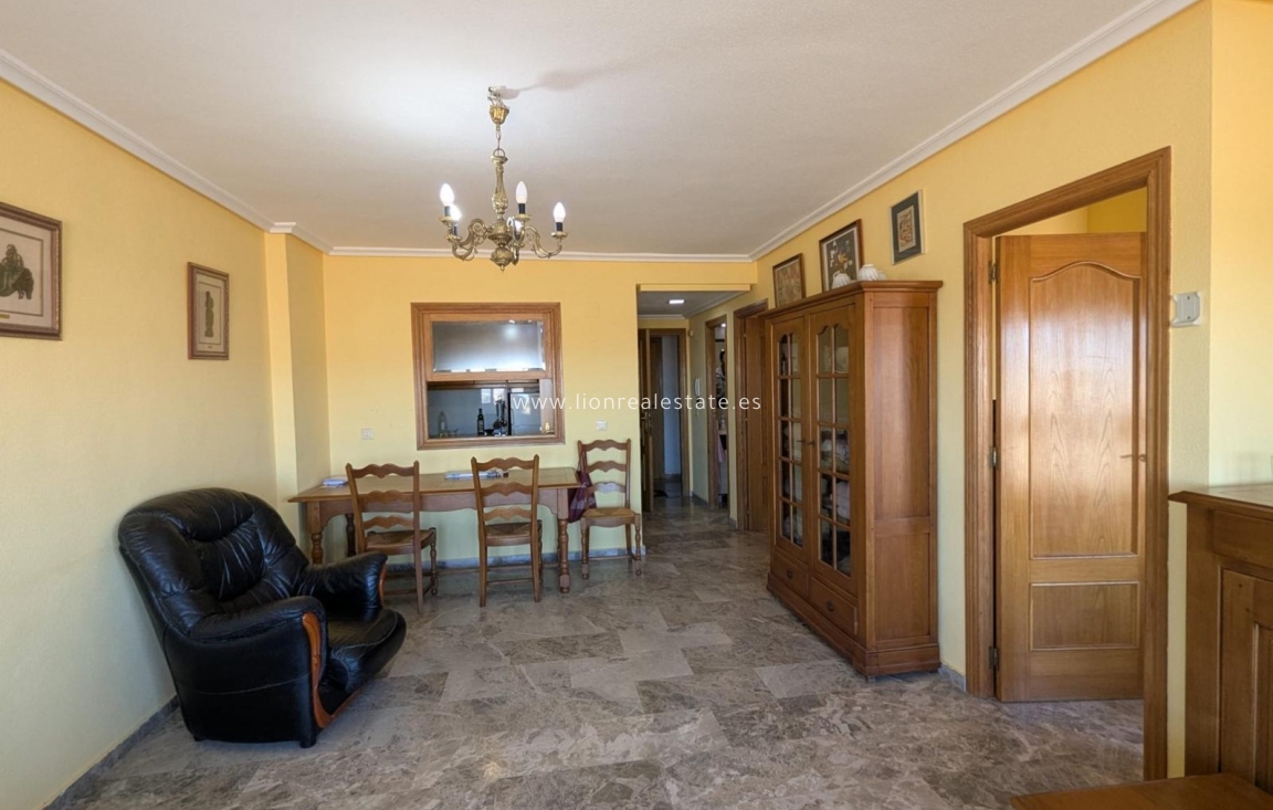 Resale - Apartment / flat - Torrevieja - Punta Prima