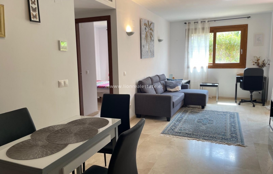 Resale - Apartment / flat - Torrevieja - Punta Prima