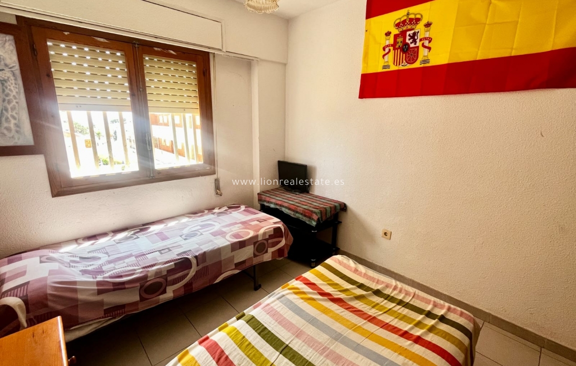 Resale - Apartment / flat - Torrevieja - Punta Prima