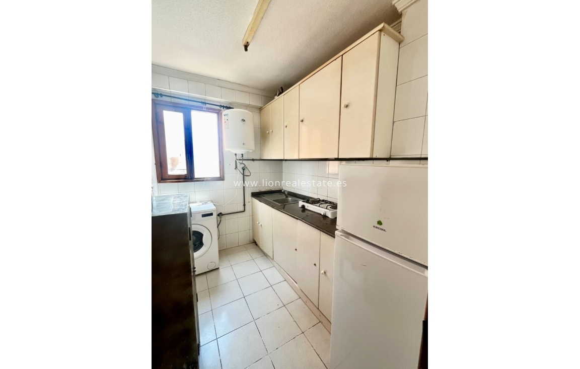 Resale - Apartment / flat - Torrevieja - Punta Prima
