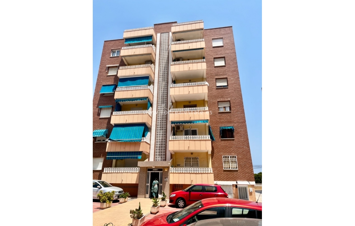 Resale - Apartment / flat - Torrevieja - Punta Prima