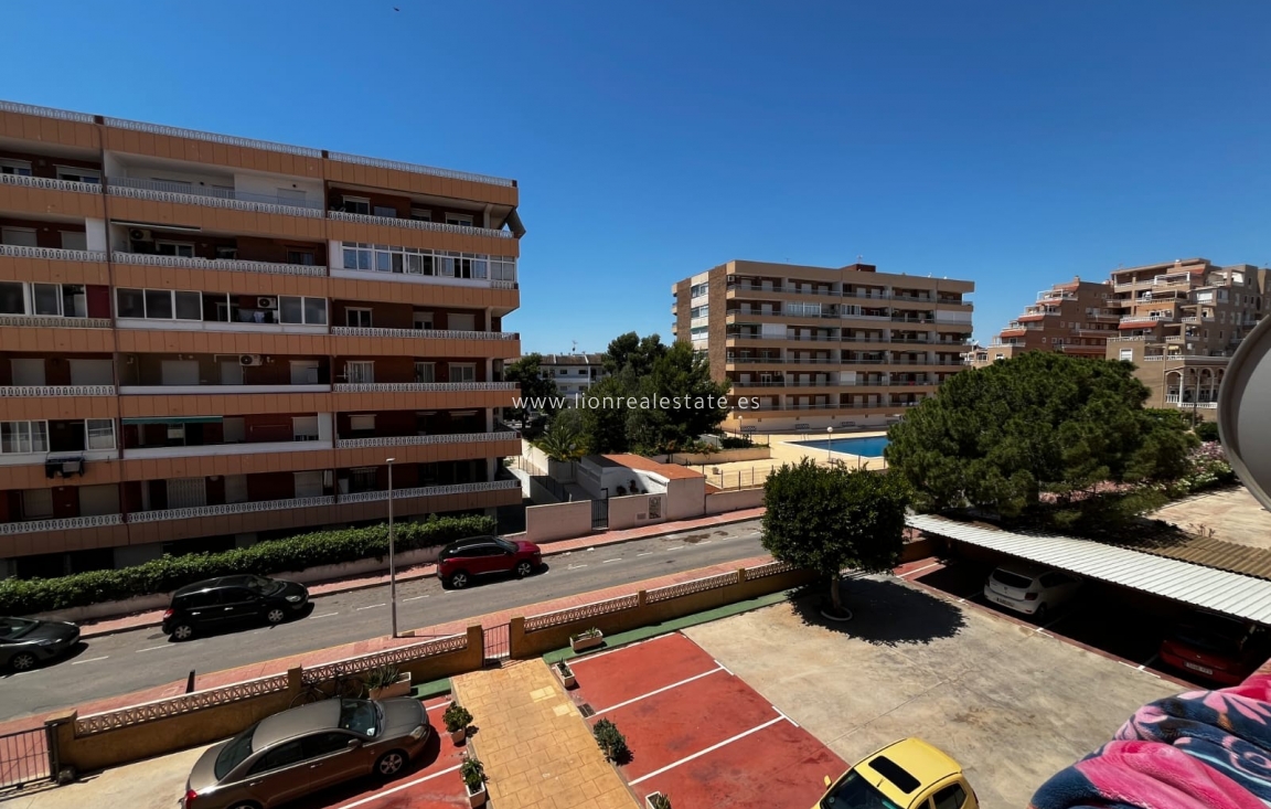 Resale - Apartment / flat - Torrevieja - Punta Prima