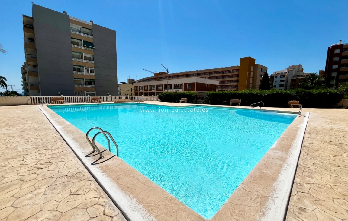 Resale - Apartment / flat - Torrevieja - Punta Prima