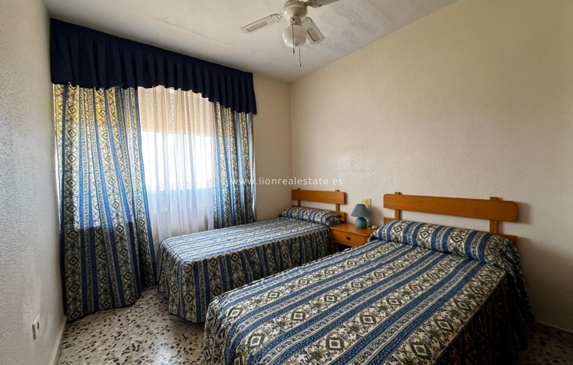 Resale - Apartment / flat - Torrevieja - Punta Prima