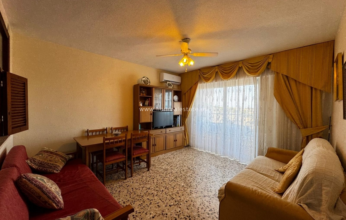 Resale - Apartment / flat - Torrevieja - Punta Prima