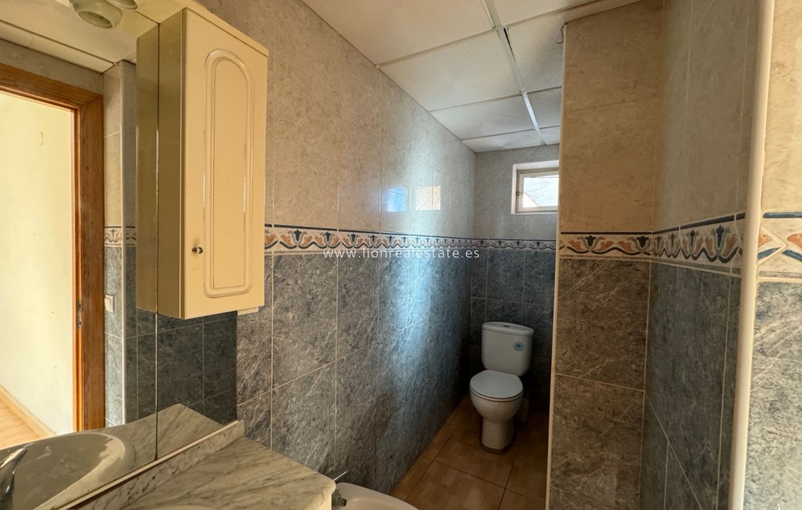 Resale - Apartment / flat - Torrevieja - Punta Prima