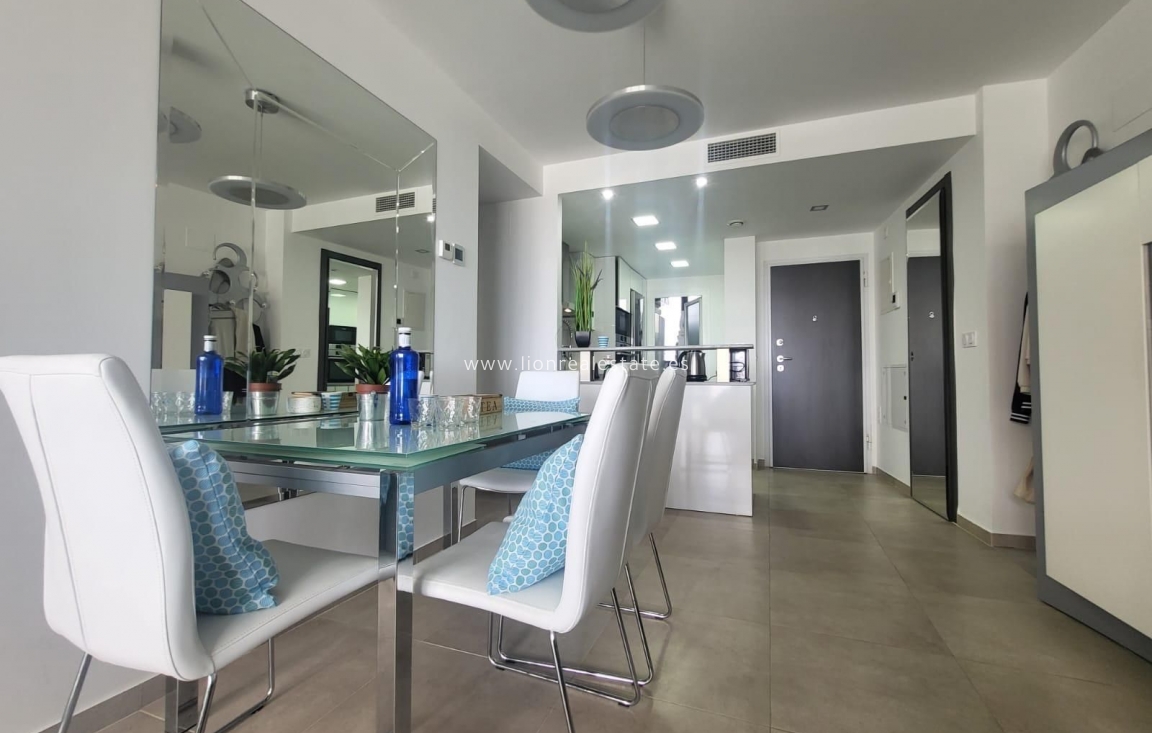 Resale - Apartment / flat - Torrevieja - Punta Prima