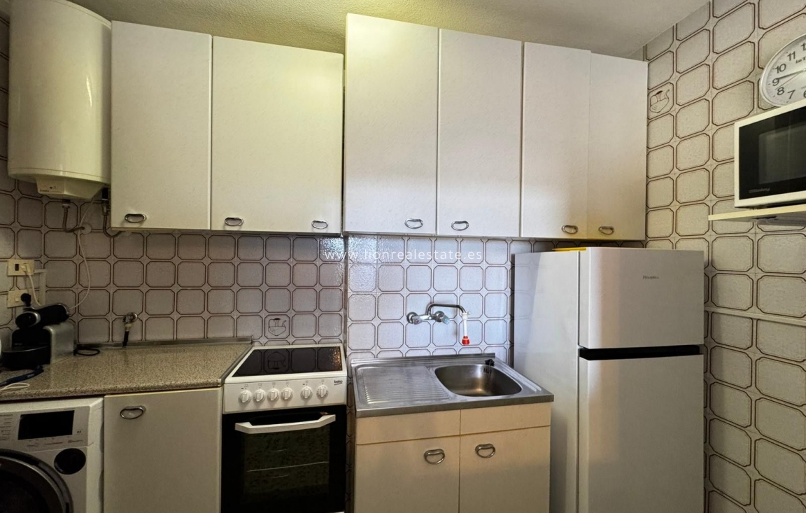 Resale - Apartment / flat - Torrevieja - Punta Prima