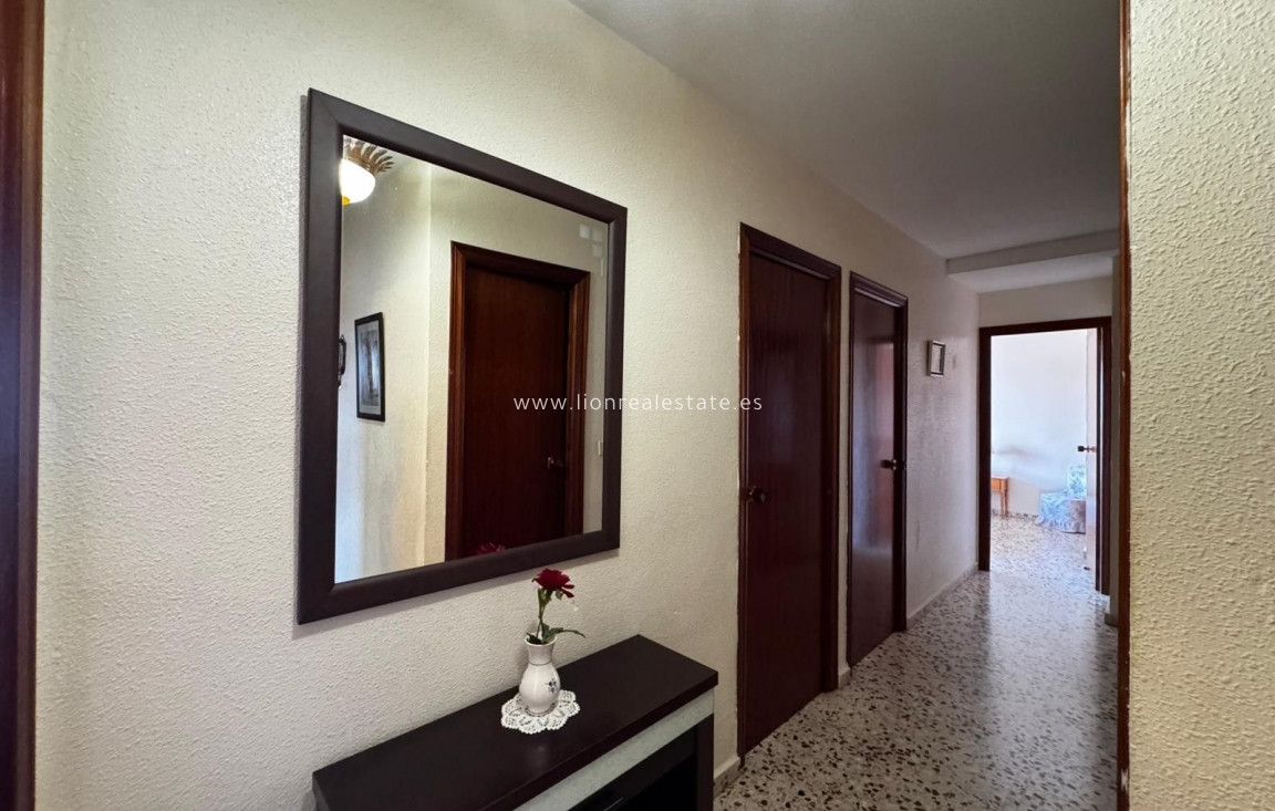 Resale - Apartment / flat - Torrevieja - Punta Prima