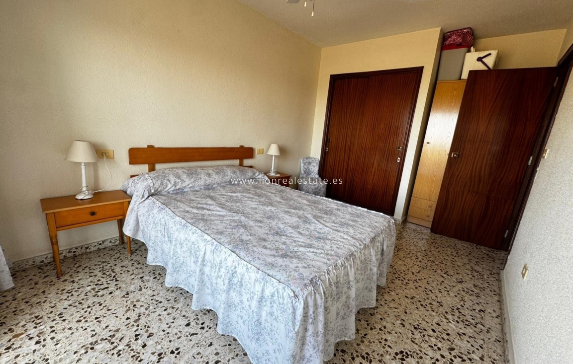 Resale - Apartment / flat - Torrevieja - Punta Prima