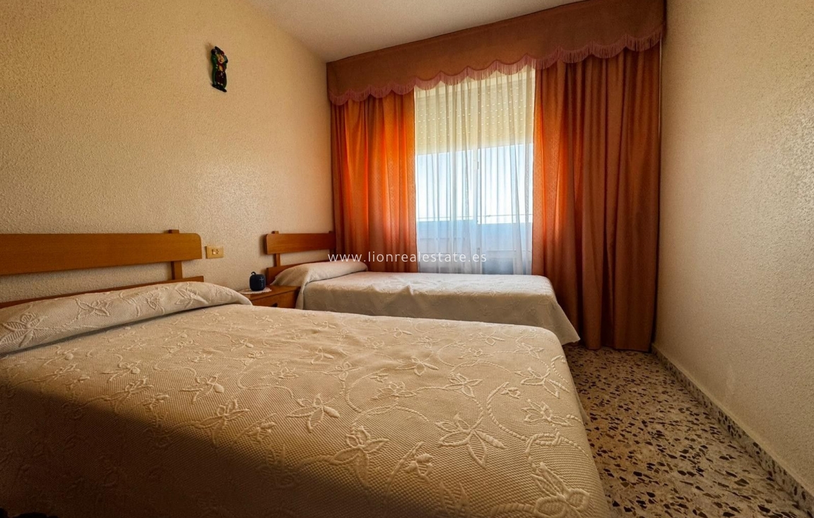 Resale - Apartment / flat - Torrevieja - Punta Prima