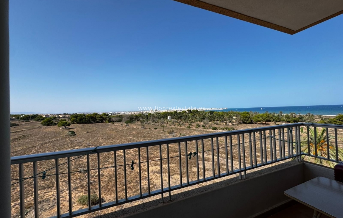Resale - Apartment / flat - Torrevieja - Punta Prima