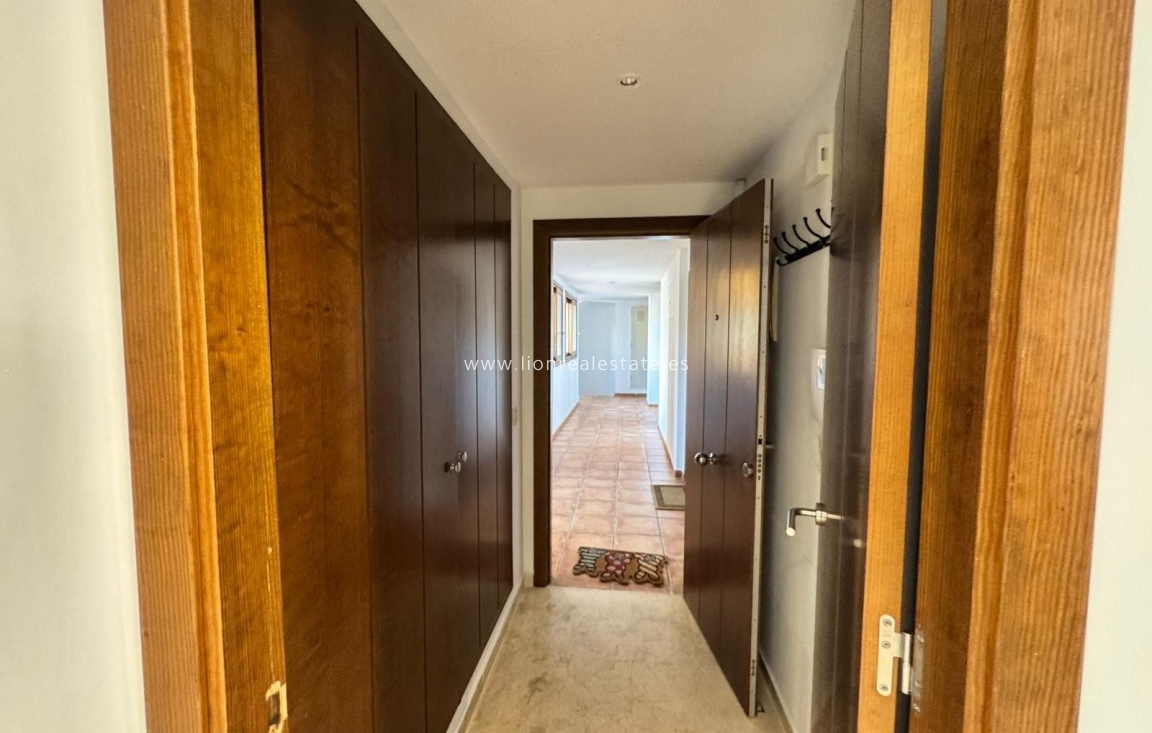 Resale - Apartment / flat - Torrevieja - Punta Prima