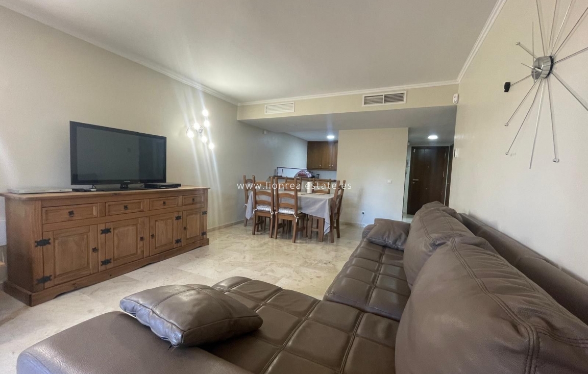 Resale - Apartment / flat - Torrevieja - Punta Prima