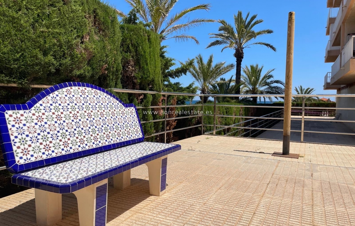Resale - Apartment / flat - Torrevieja - Punta Prima