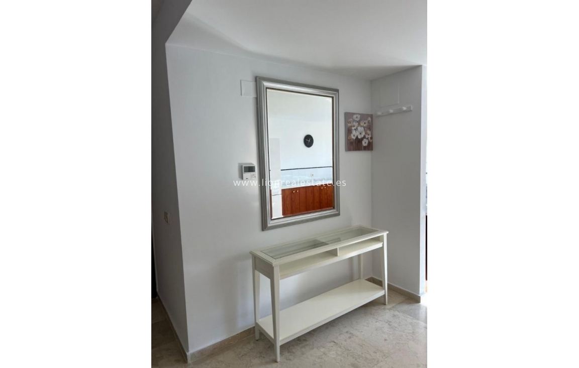 Resale - Apartment / flat - Torrevieja - Punta Prima