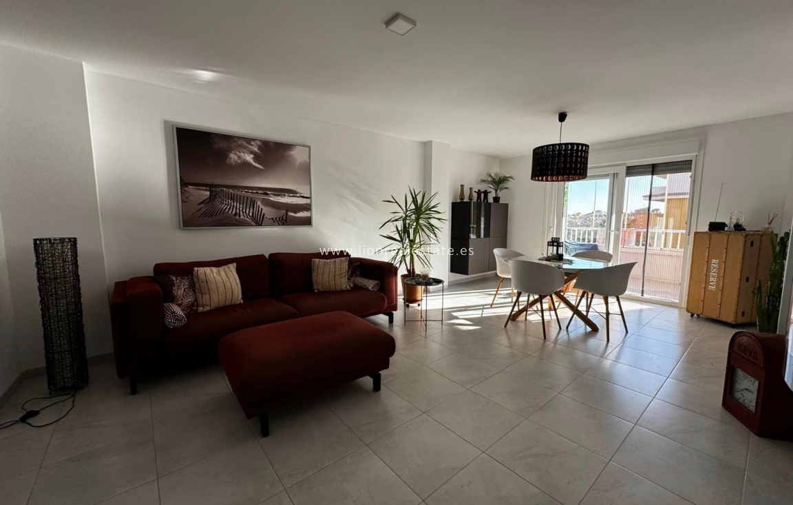 Resale - Apartment / flat - Torrevieja - Punta Prima