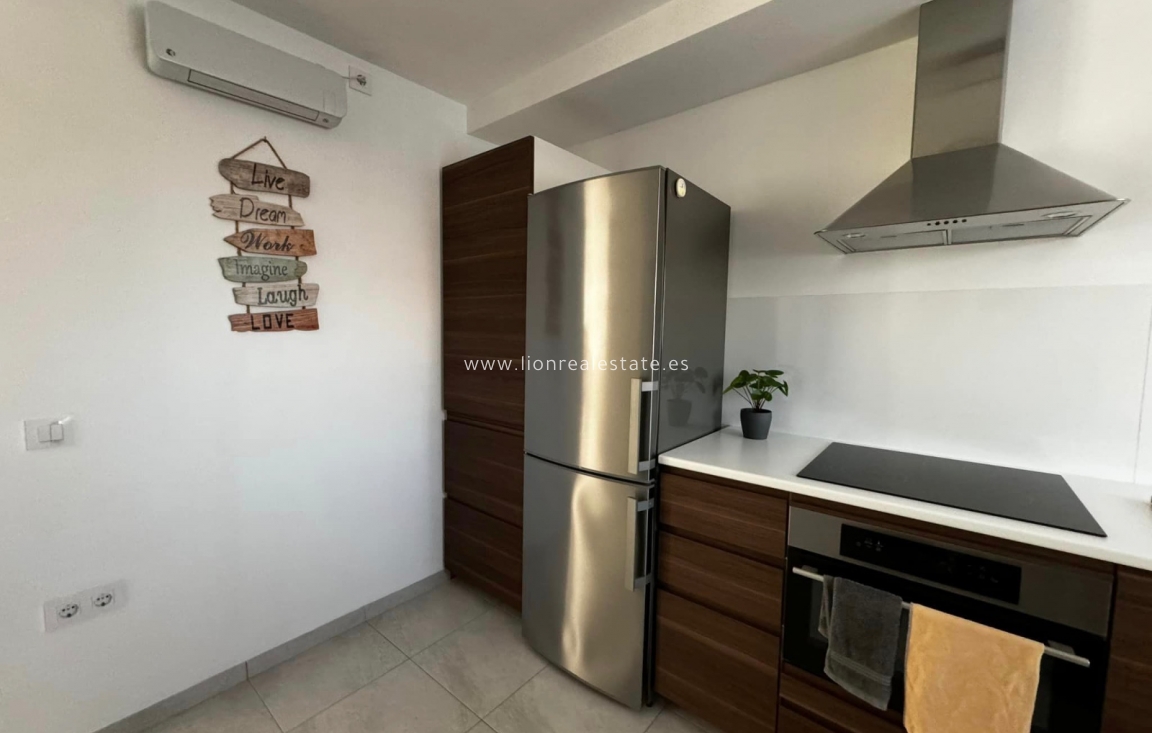 Resale - Apartment / flat - Torrevieja - Punta Prima