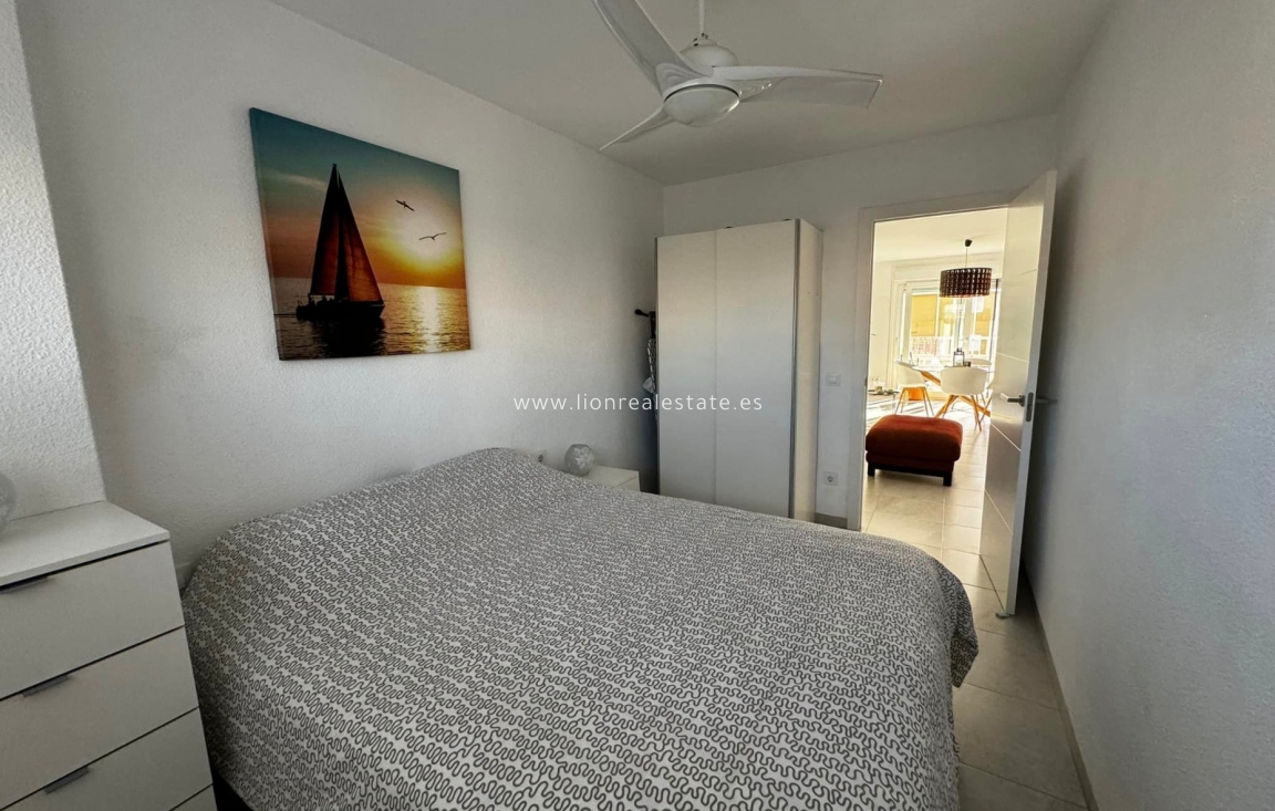 Resale - Apartment / flat - Torrevieja - Punta Prima