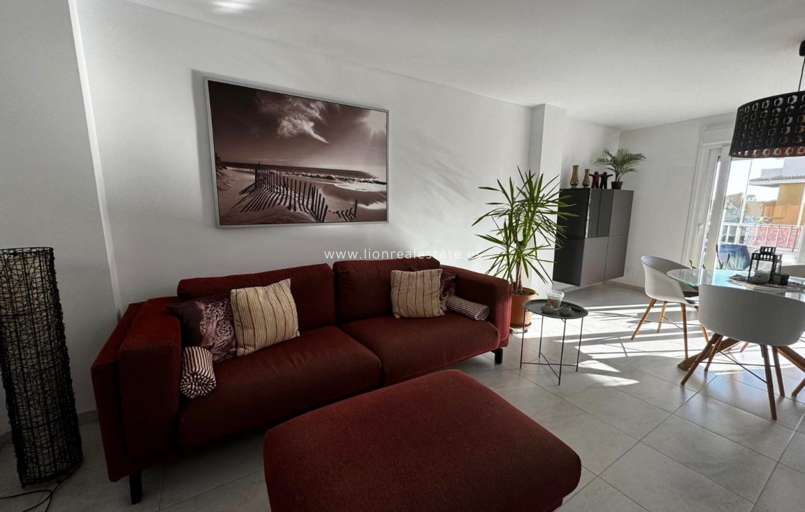 Resale - Apartment / flat - Torrevieja - Punta Prima