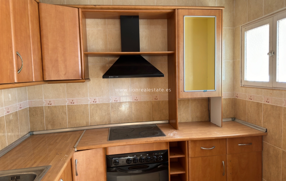 Resale - Apartment / flat - Torrevieja - Punta Prima