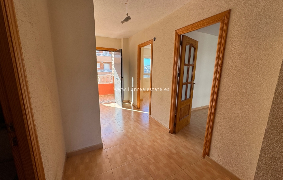 Resale - Apartment / flat - Torrevieja - Punta Prima