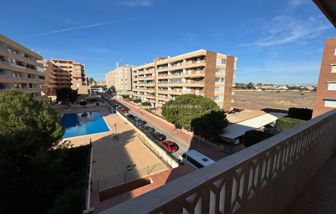 Resale - Apartment / flat - Torrevieja - Punta Prima