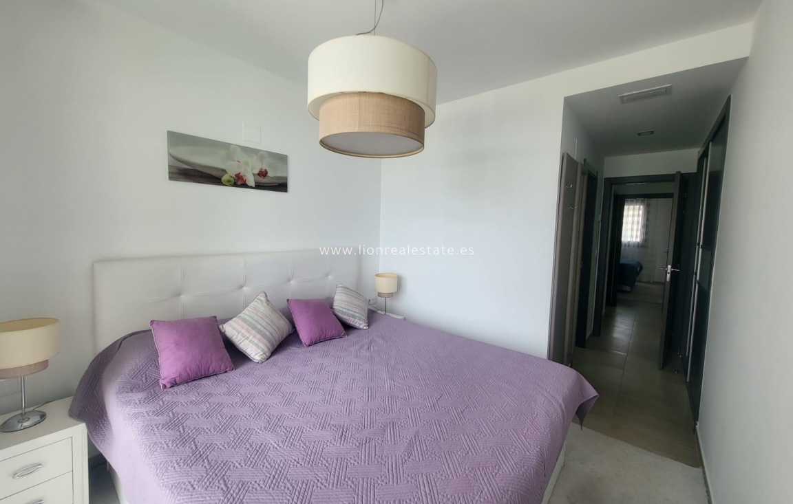 Resale - Apartment / flat - Torrevieja - Punta Prima