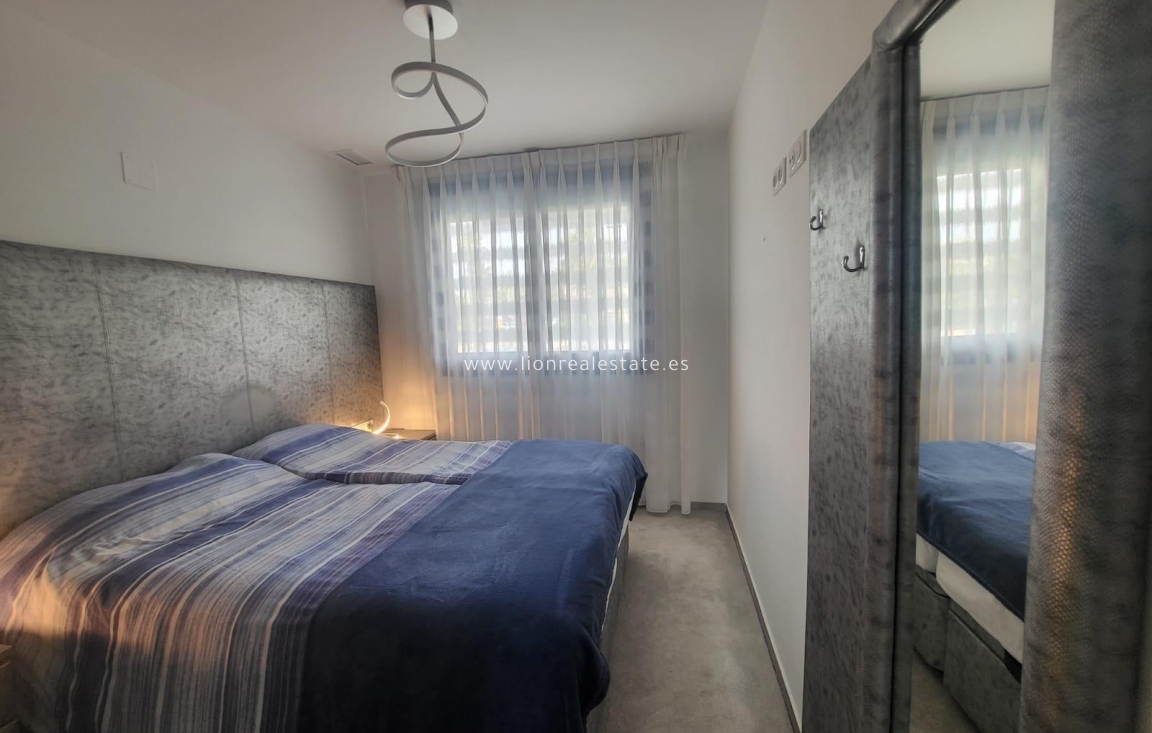 Resale - Apartment / flat - Torrevieja - Punta Prima