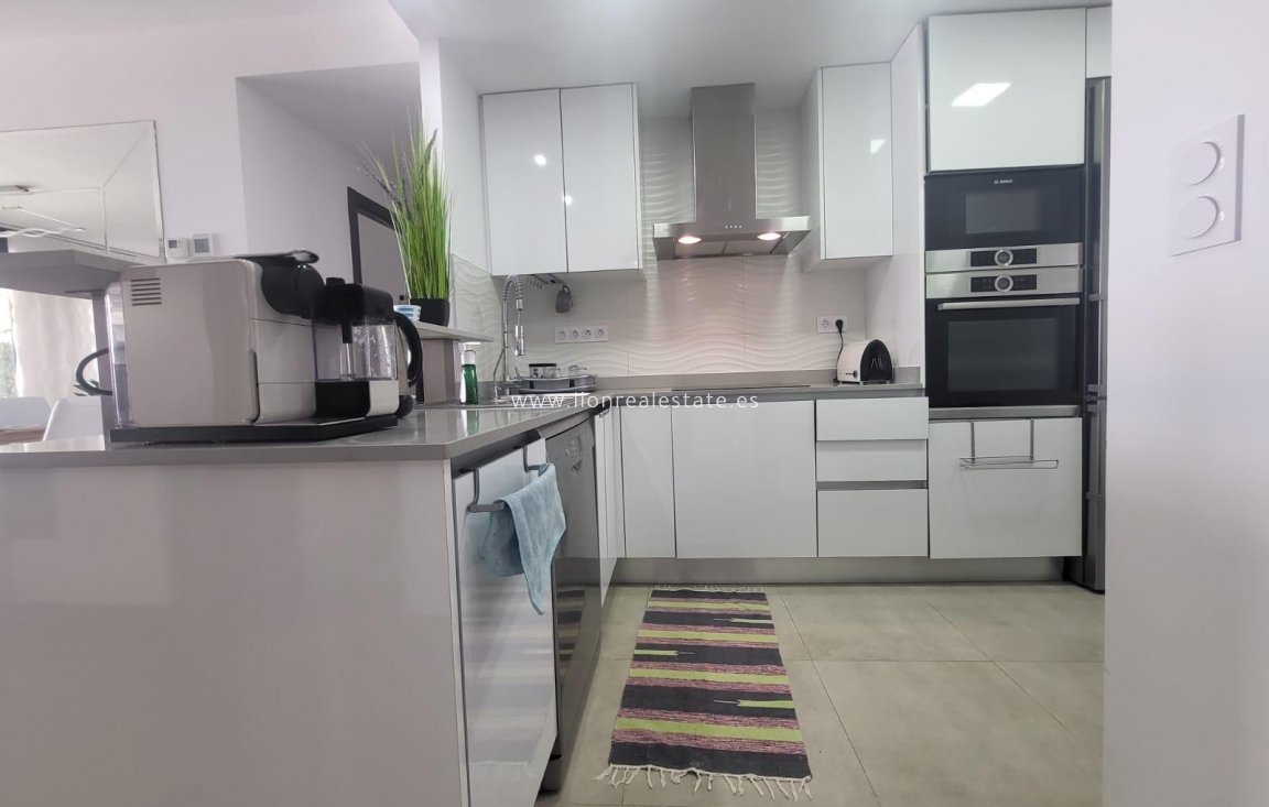 Resale - Apartment / flat - Torrevieja - Punta Prima