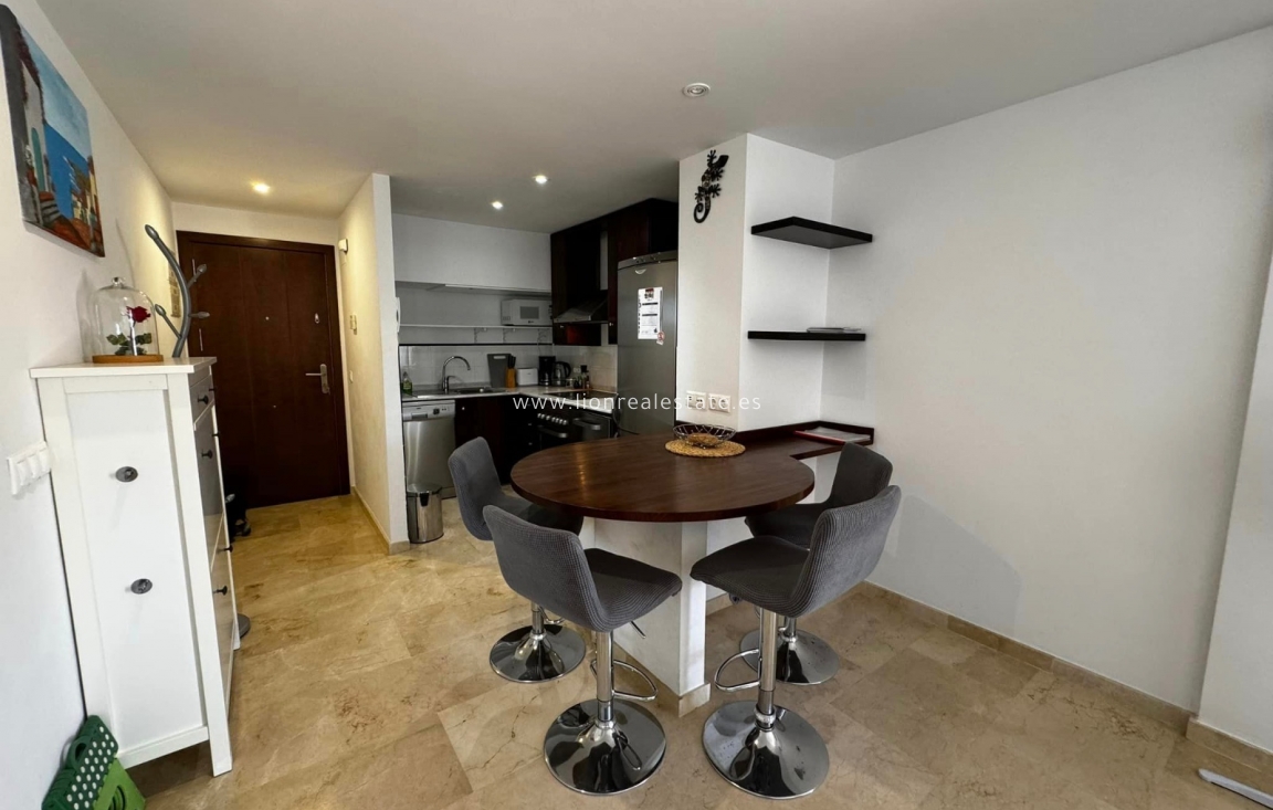 Resale - Apartment / flat - Torrevieja - Punta Prima