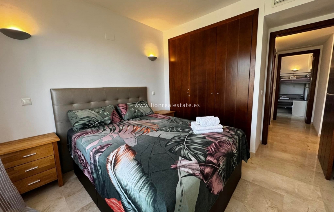 Resale - Apartment / flat - Torrevieja - Punta Prima